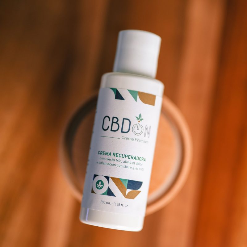 Bote de crema recuperadora de CBD 100 ml 500 mg